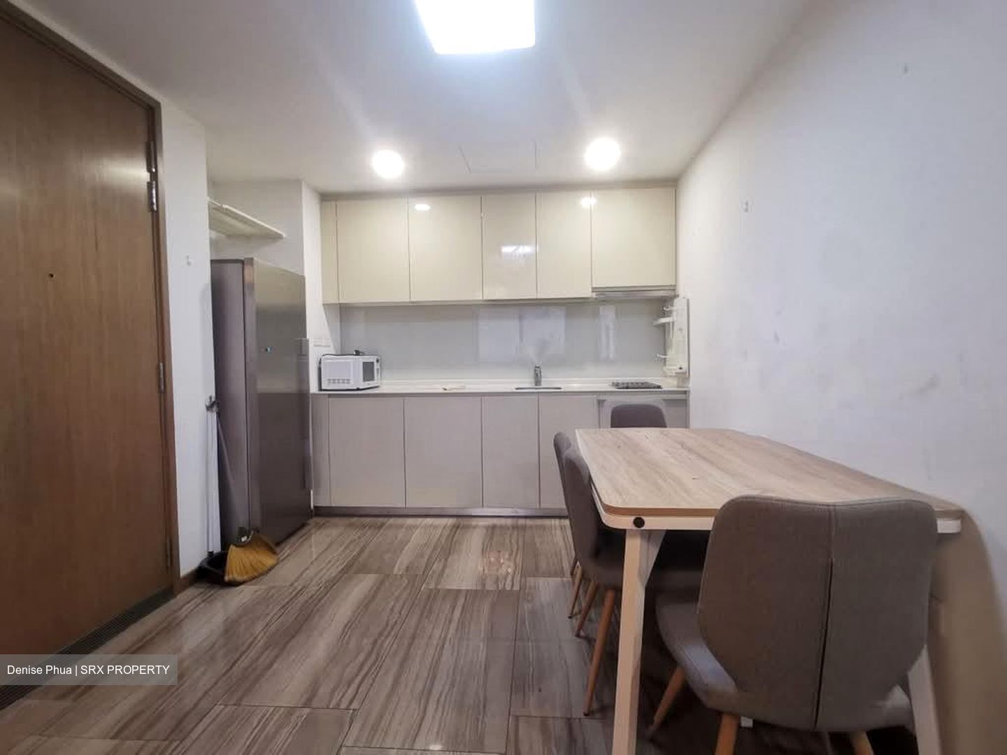 Lakeville (D22), Condominium #575835021
